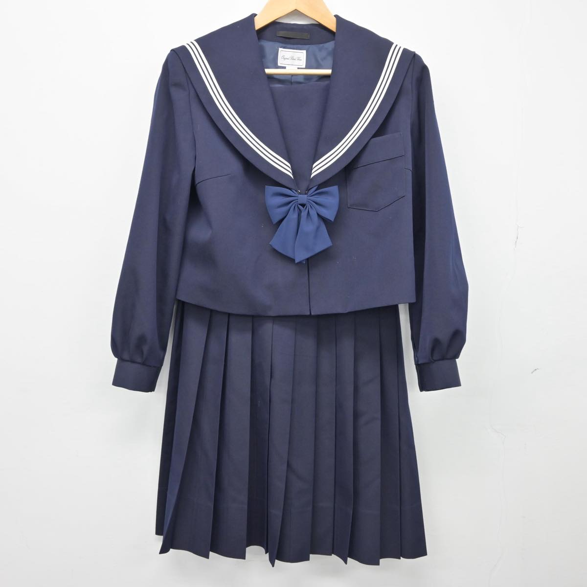 【中古】佐賀県 基山中学校 女子制服 3点（セーラー服・スカート）sf026873