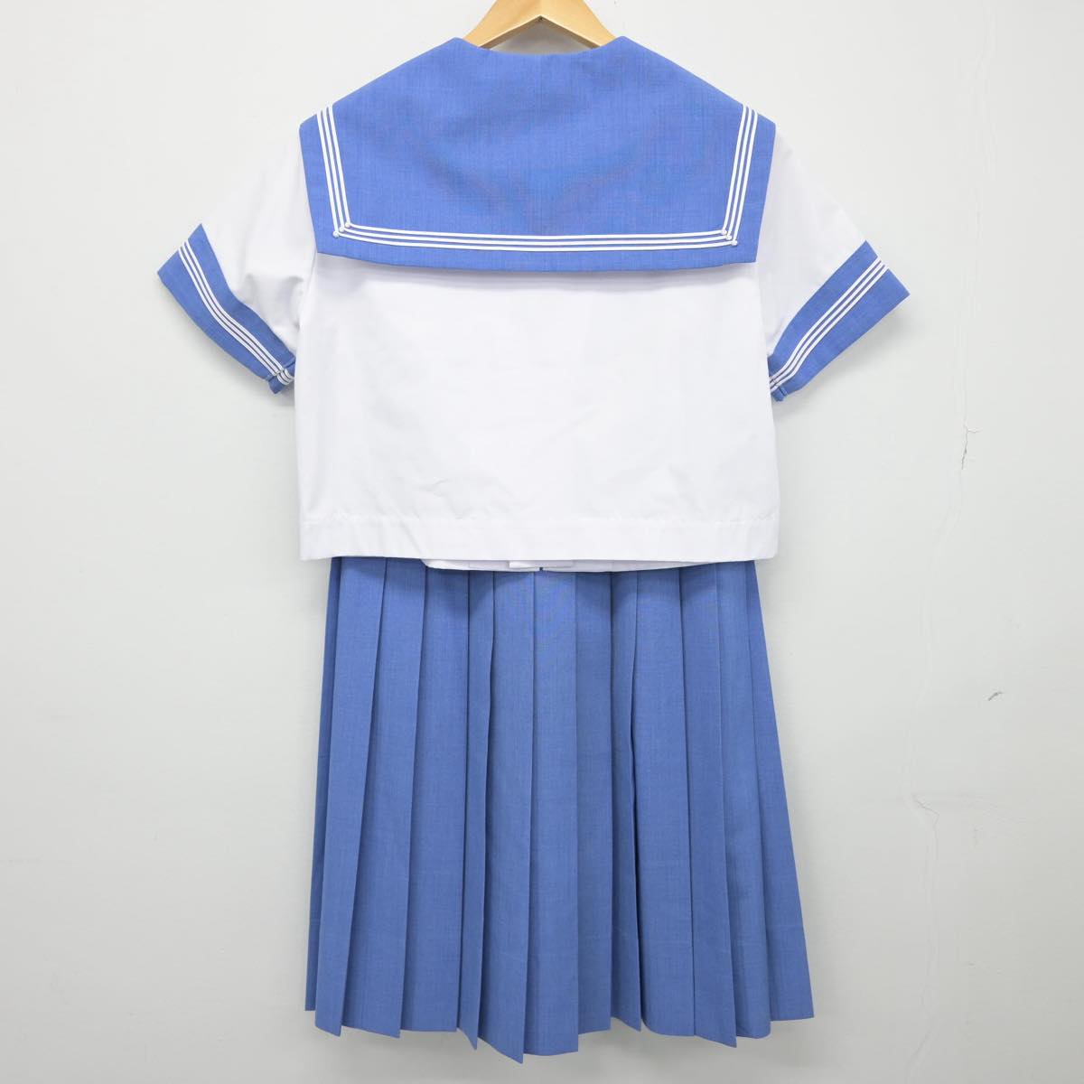 【中古】佐賀県 基山中学校 女子制服 4点（セーラー服・スカート）sf026874