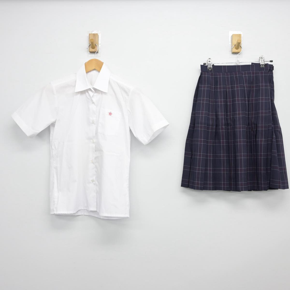 【中古】東京都 第二大島中学校 女子制服 3点（シャツ・スカート）sf026899