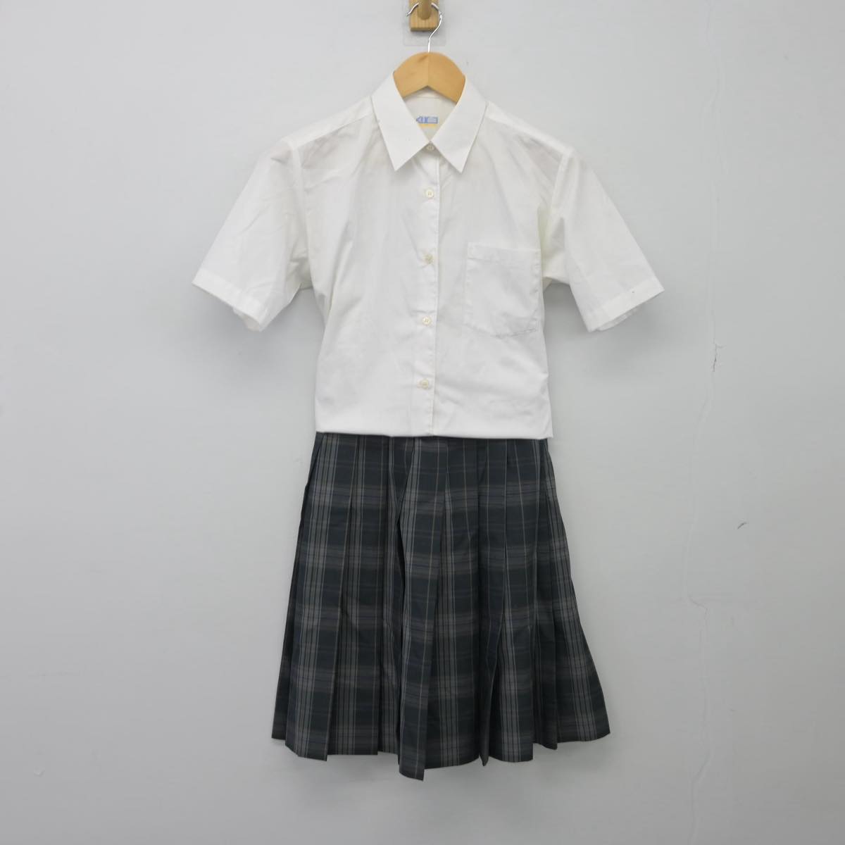 【中古】大阪府 花園高等学校 女子制服 2点（シャツ・スカート）sf026913