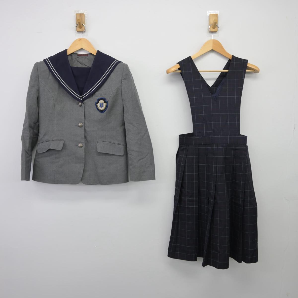 【中古】福岡県 精華女子高等学校 女子制服 3点（ブレザー・ジャンパースカート）sf026930