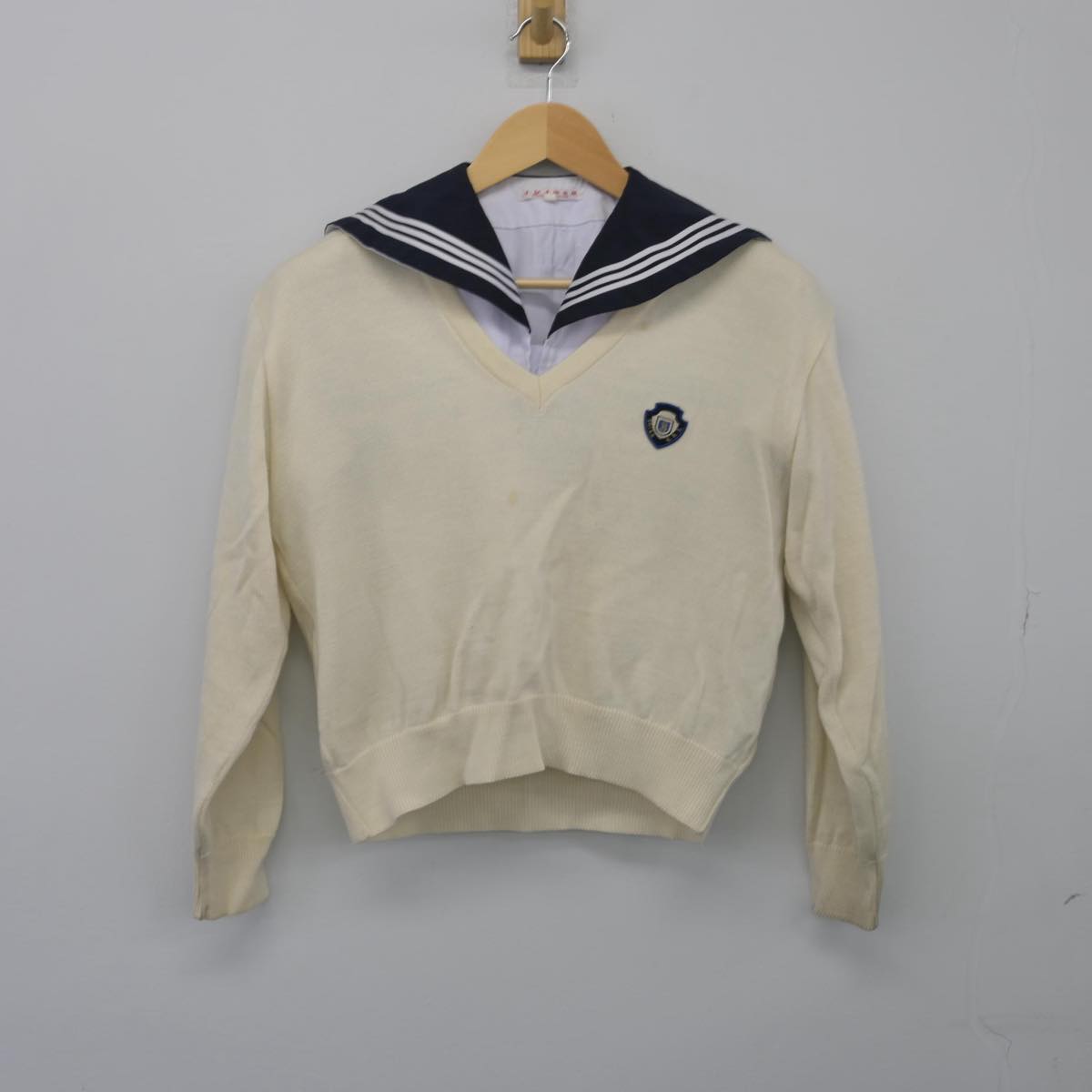 【中古】福岡県 精華女子高等学校 女子制服 2点（セーラー服・ニット）sf026932