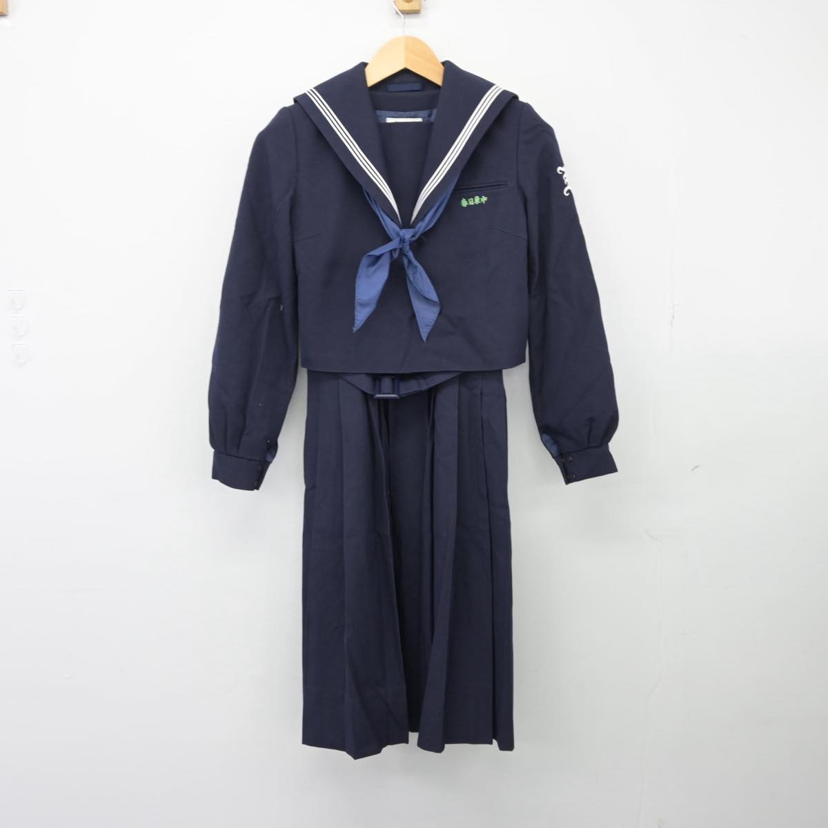 【中古】福岡県 春日東中学校 女子制服 3点（セーラー服・ジャンパースカート）sf026938