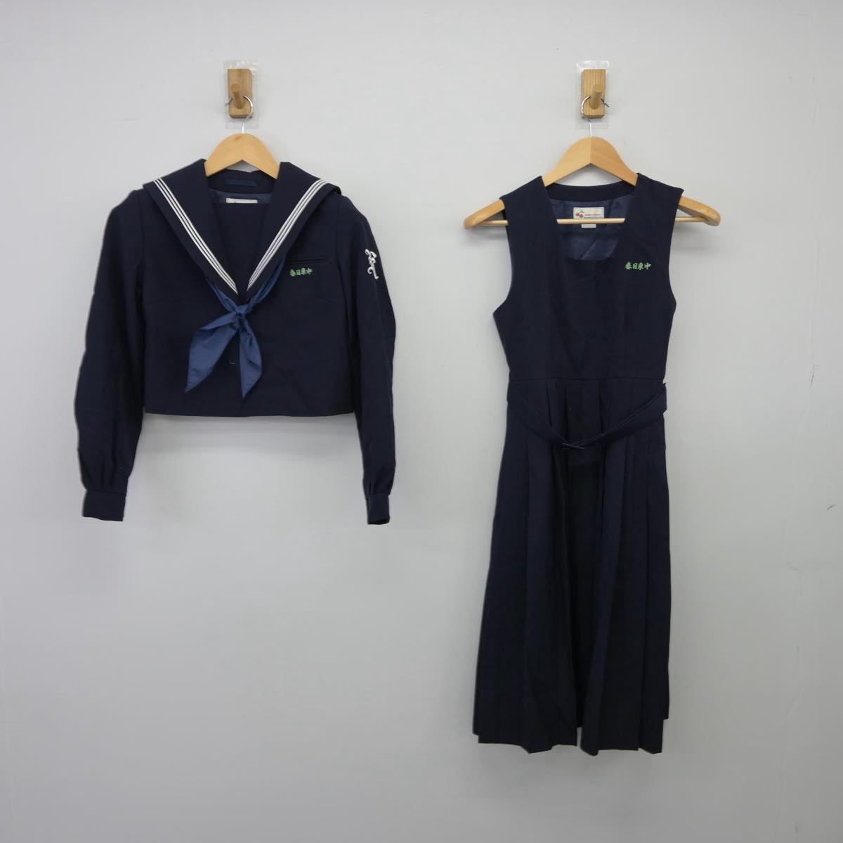 【中古】福岡県 春日東中学校 女子制服 3点（セーラー服・ジャンパースカート）sf026938