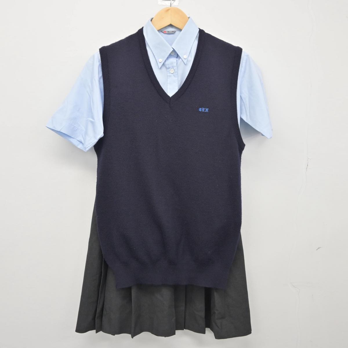 【中古】千葉県 千葉英和高等学校 女子制服 3点（ニットベスト・シャツ・スカート）sf026948