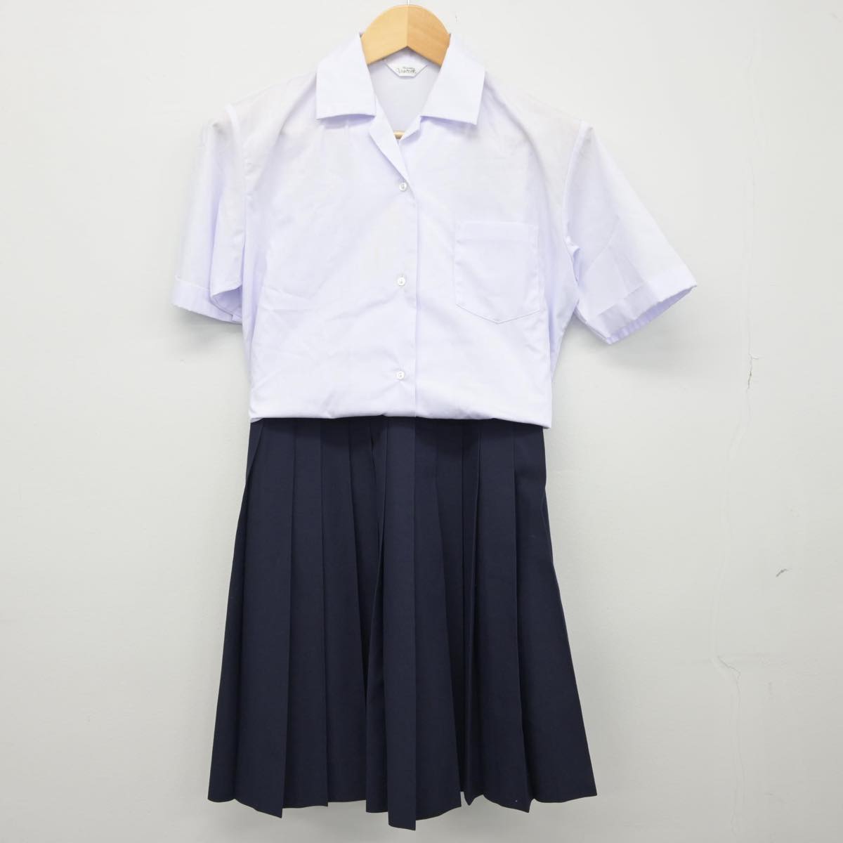 【中古】三重県 赤目中学校 女子制服 3点（シャツ・シャツ・スカート）sf026960