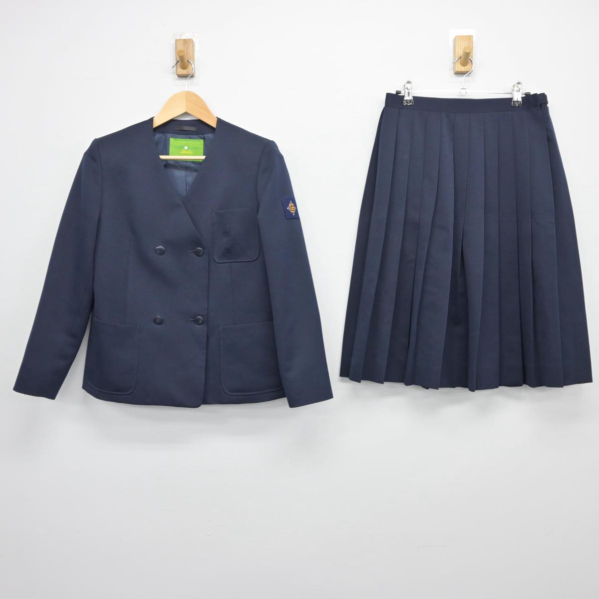 【中古】岩手県 江釣子中学校 女子制服 2点（ブレザー・スカート）sf026970