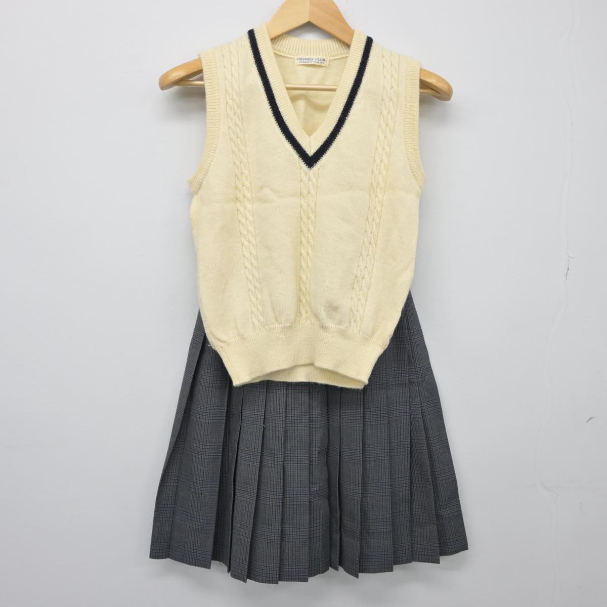 【中古】群馬県 前橋育英高等学校 女子制服 2点（ニットベスト・スカート）sf026979