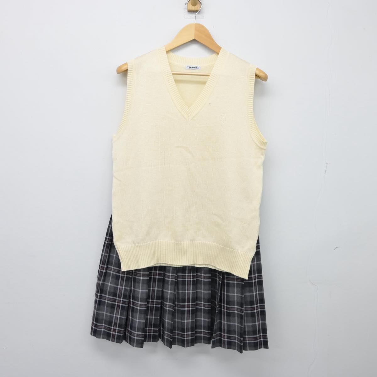 【中古】埼玉県 栗橋北彩高等学校 女子制服 2点（ニットベスト・スカート）sf026990