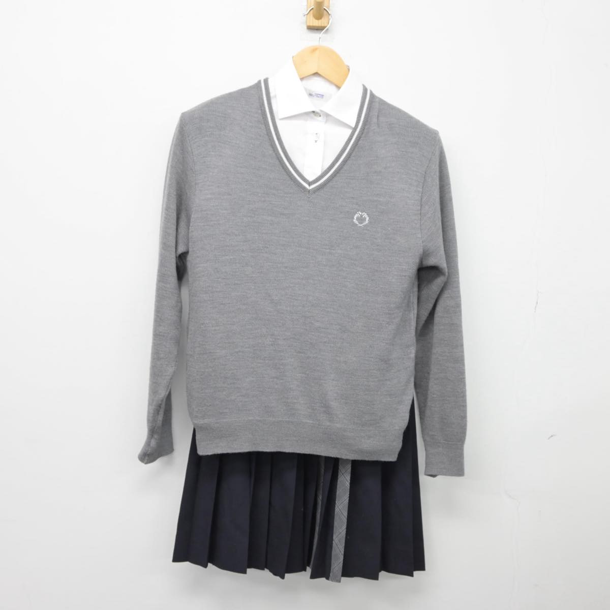 【中古】奈良県 宇陀高等学校 女子制服 3点（ニット・シャツ・スカート）sf026993