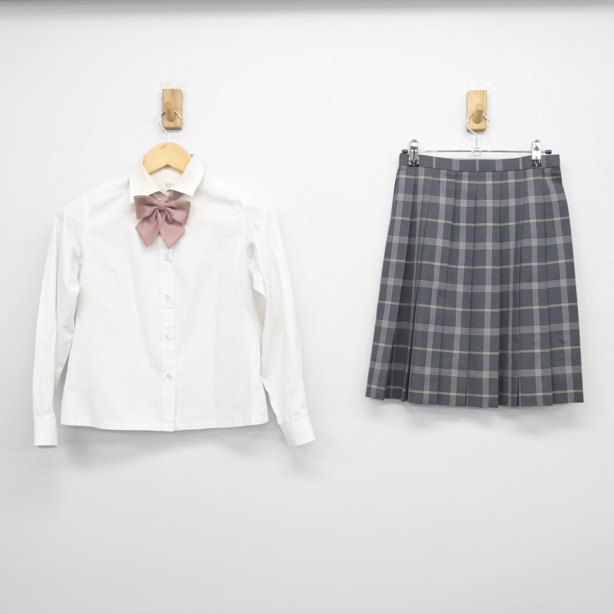 【中古】愛知県 至学館高等学校 女子制服 4点（ブレザー・シャツ・スカート）sf027079