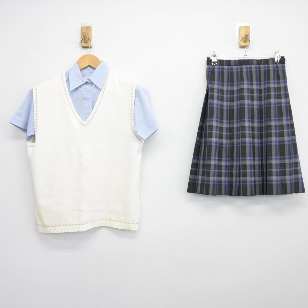 【中古】徳島県 城東高等学校 女子制服 3点（シャツ・ニットベスト・スカート）sf027117