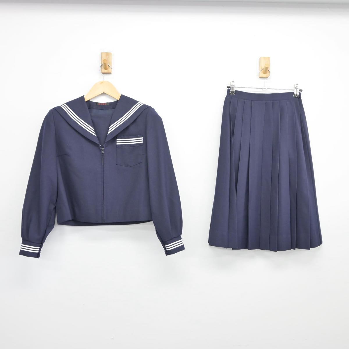 【中古】静岡県 田子浦中学校 女子制服 2点（セーラー服・スカート）sf027128