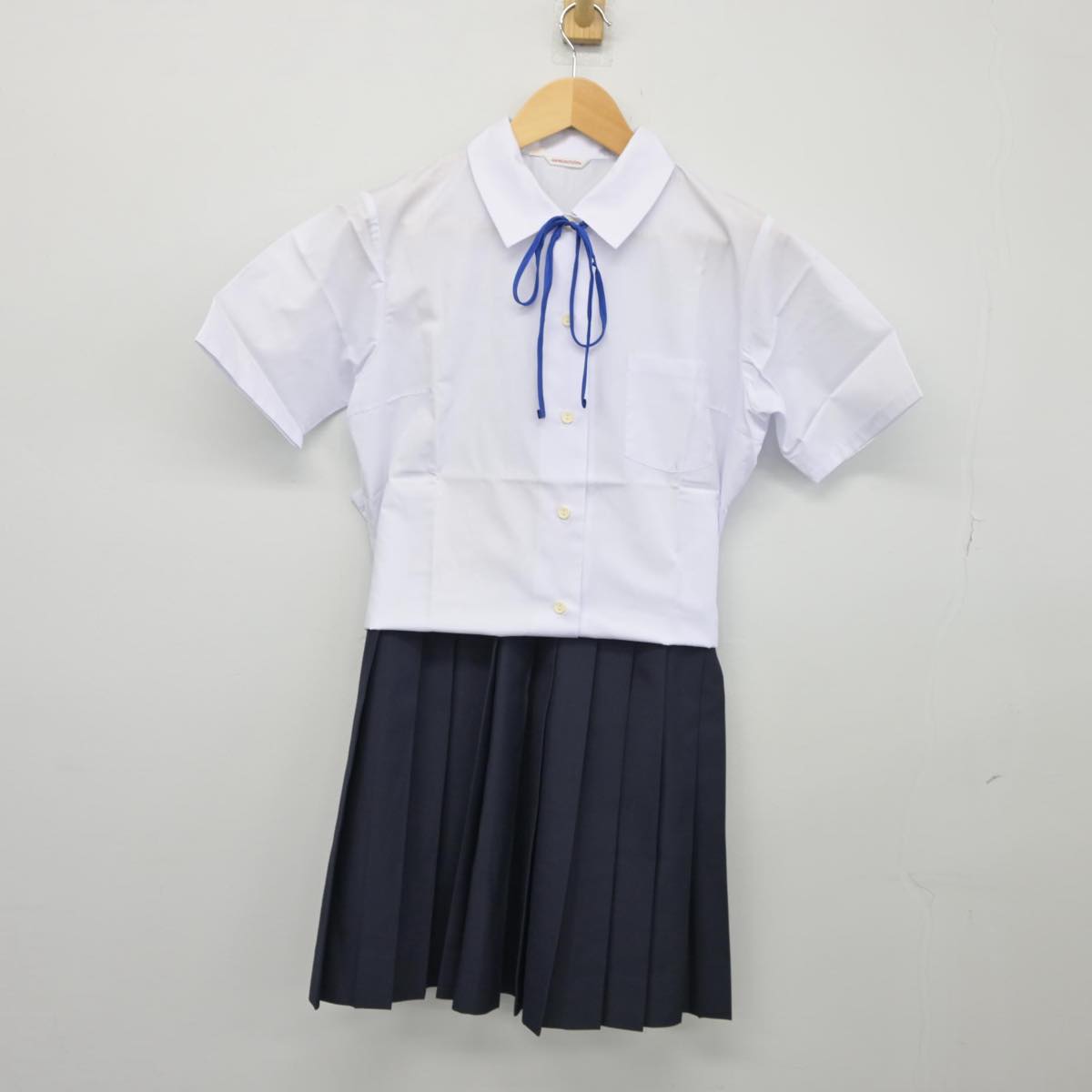 【中古】滋賀県 双葉中学校 女子制服 3点（シャツ・スカート）sf027151