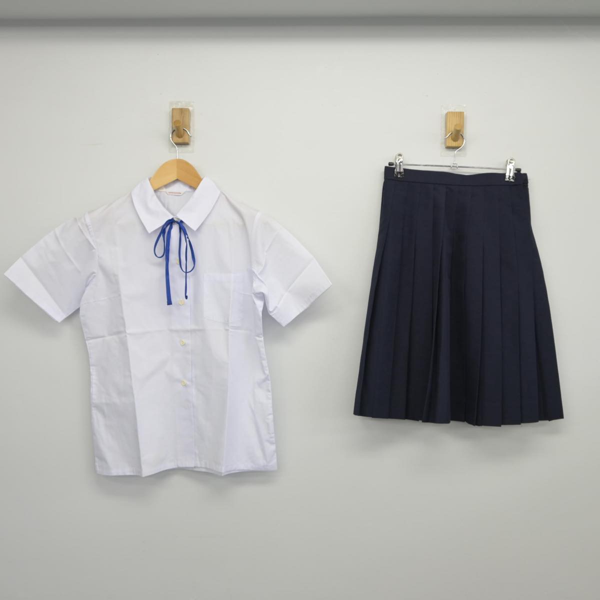 【中古】滋賀県 双葉中学校 女子制服 3点（シャツ・スカート）sf027151