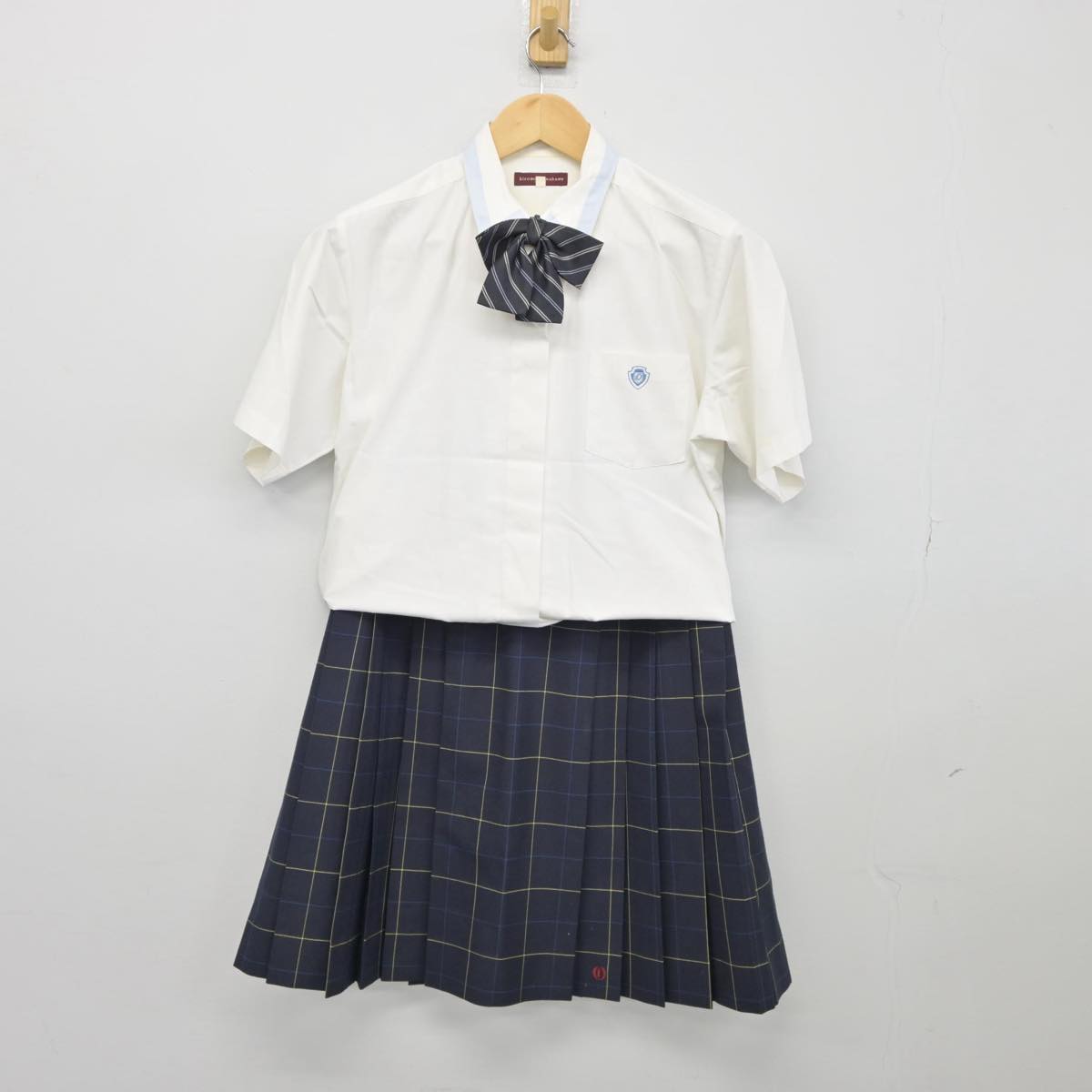 【中古】滋賀県 近江高等学校 女子制服 3点（シャツ・スカート）sf027156