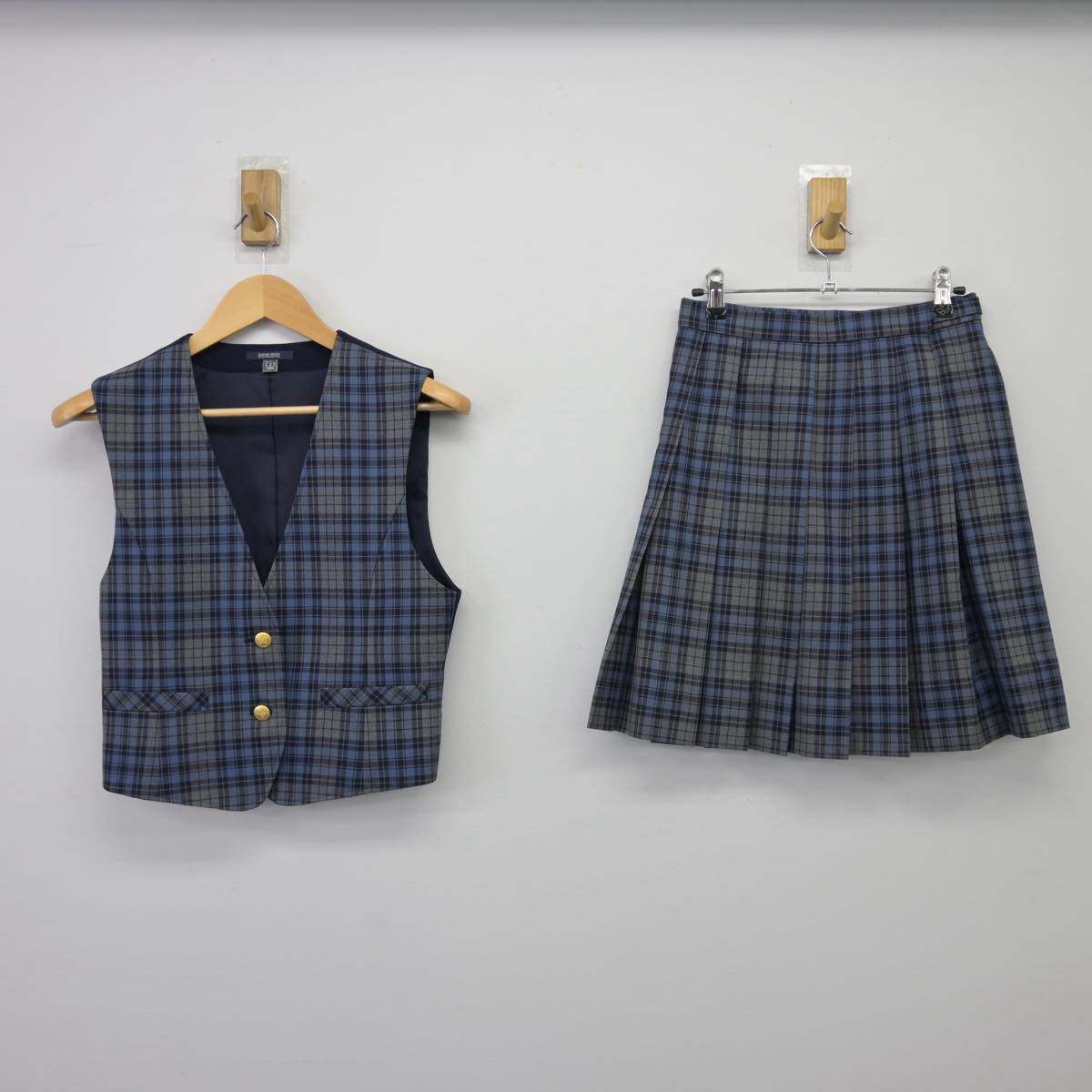 【中古】東京都 日本体育大学桜華中学校・高等学校 女子制服 2点（ベスト・スカート）sf027172