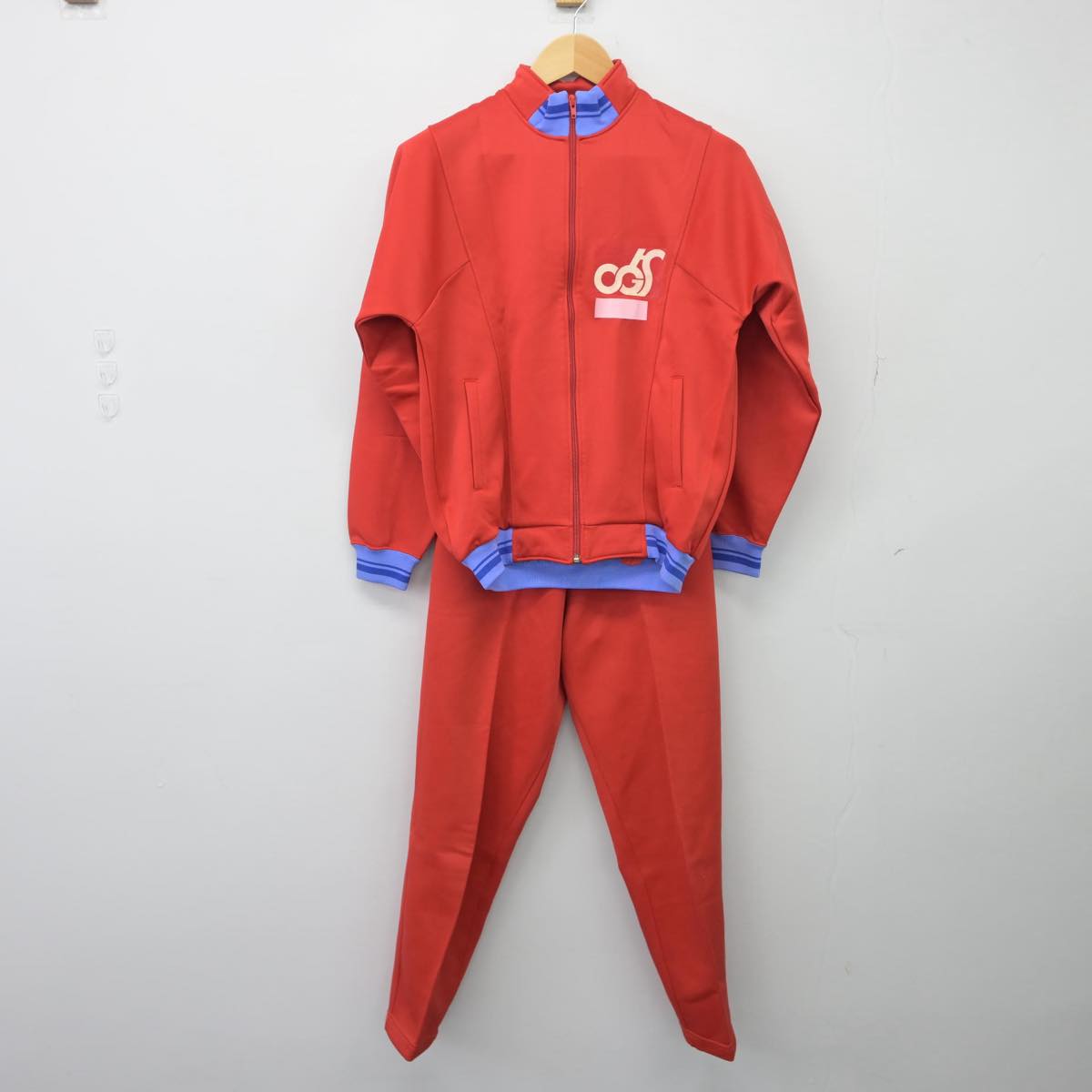 【中古】東京都 日本体育大学桜華中学校・高等学校 女子制服 2点（ジャージ 上・ジャージ 下）sf027174