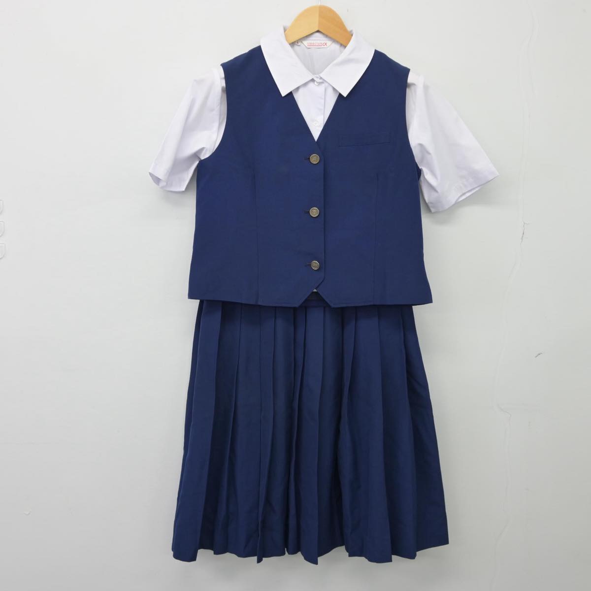 【中古】千葉県 御滝中学校 女子制服 3点（ベスト・シャツ・スカート）sf027184