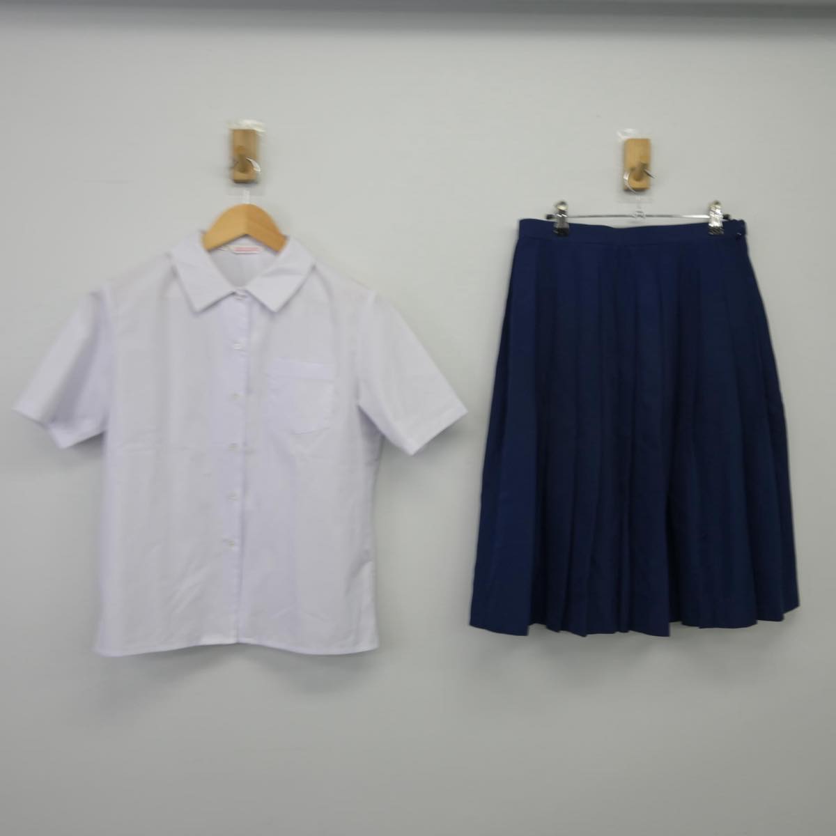 【中古】千葉県 御滝中学校 女子制服 3点（ベスト・シャツ・スカート）sf027184