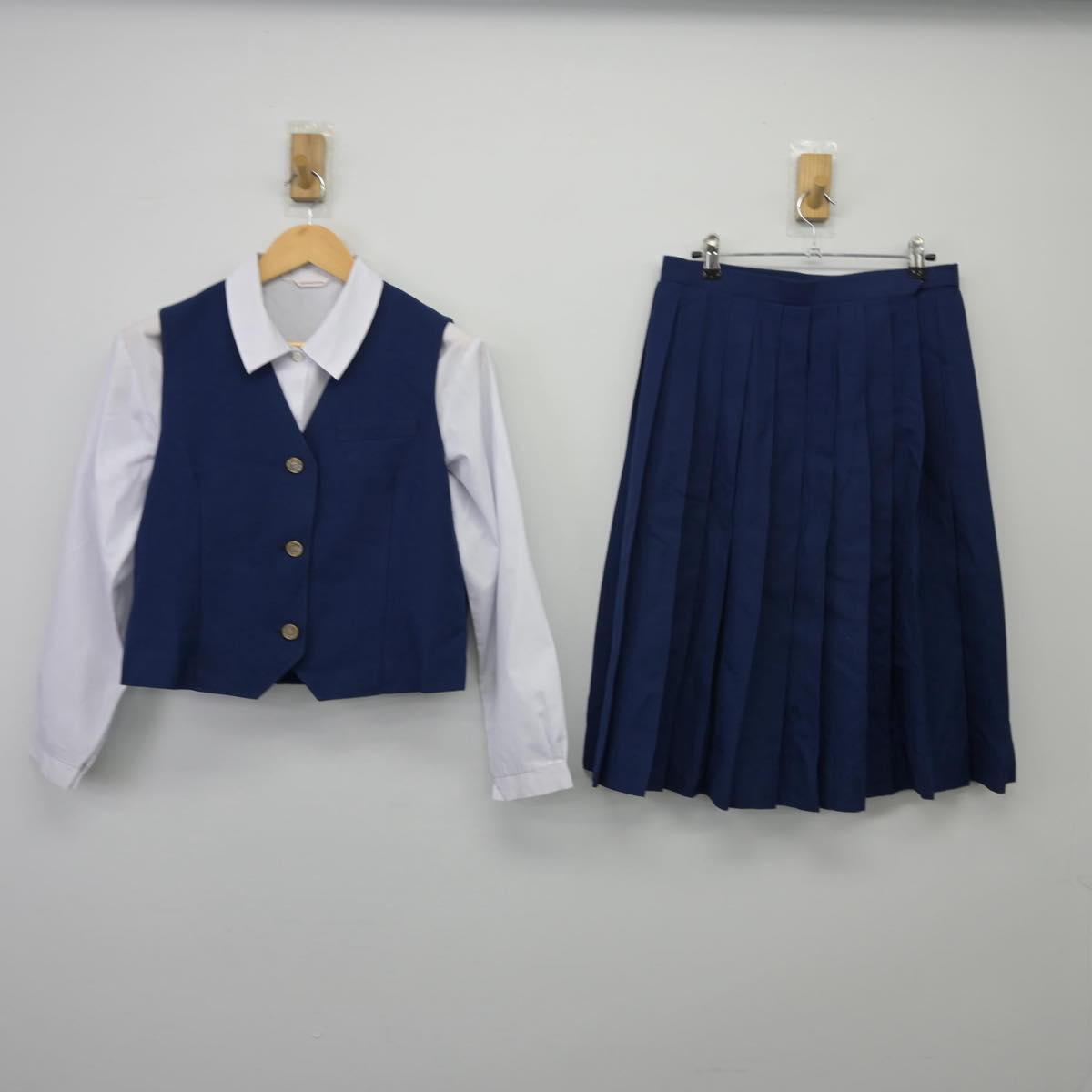 【中古】千葉県 御滝中学校 女子制服 4点（ブレザー・ベスト・シャツ・スカート）sf027186