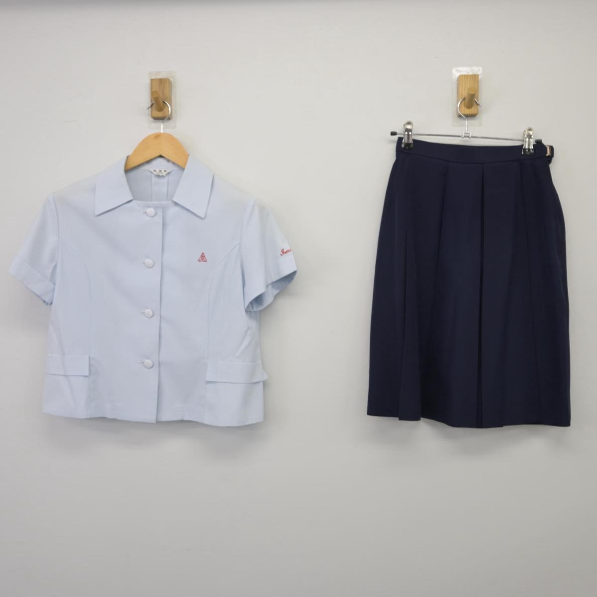 【中古】長崎県 諫早高等学校、附属中学校 女子制服 3点（シャツ・スカート）sf027207