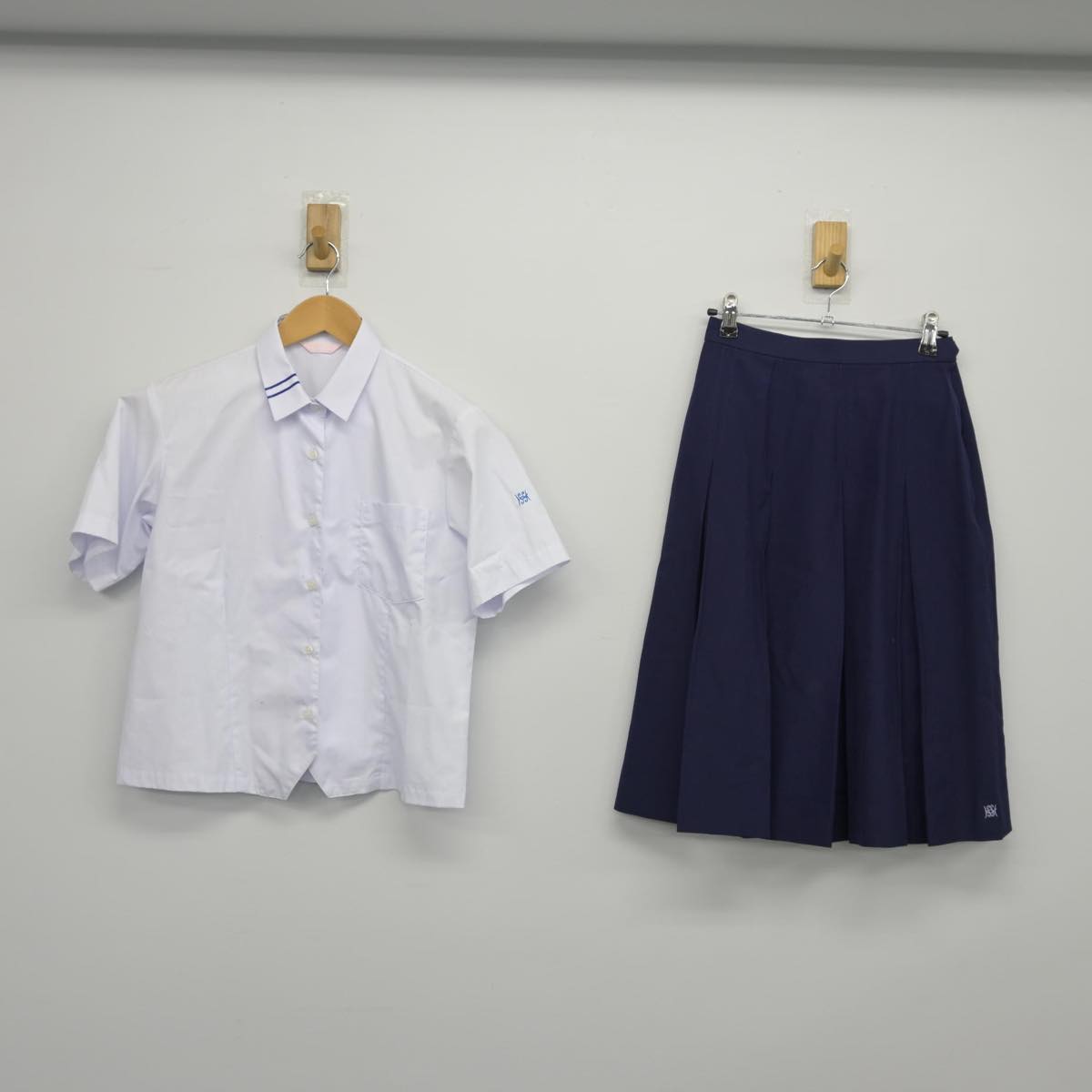 【中古】愛知県 瀬戸高等学校 女子制服 2点（シャツ・スカート）sf027222