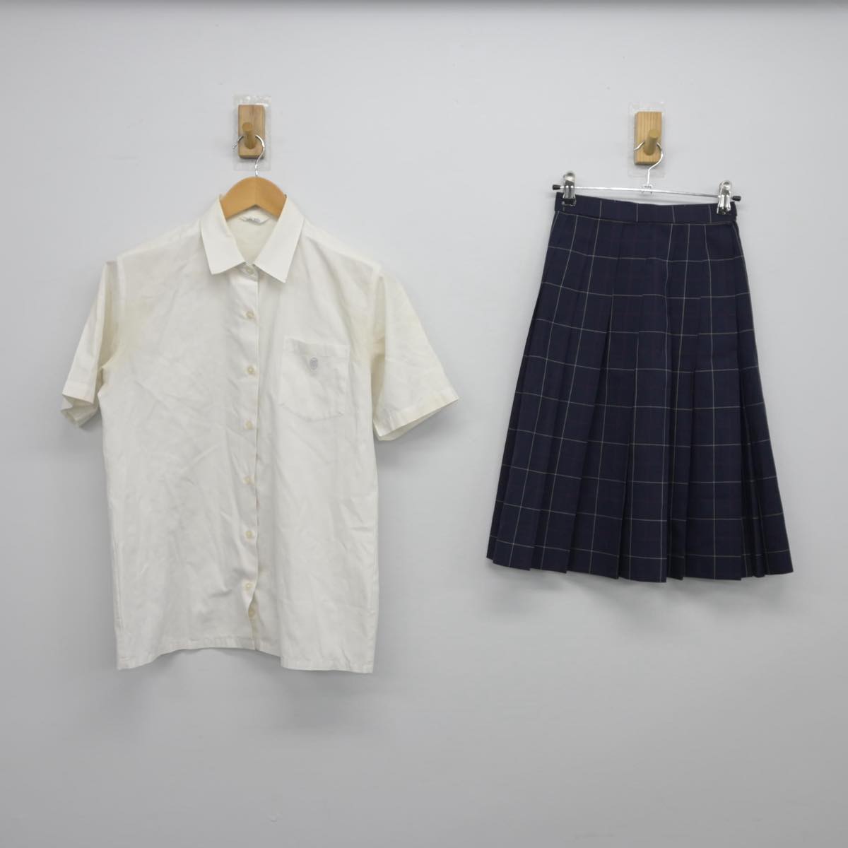 【中古】東京都 吉祥女子高等学校 女子制服 2点（シャツ・スカート）sf027234