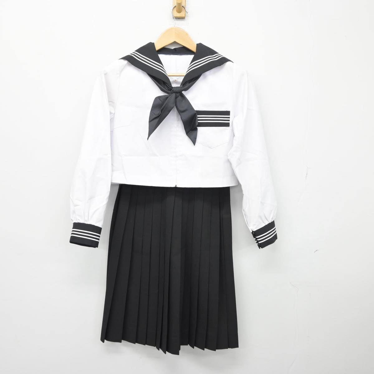 【中古】三重県 松阪高等学校 女子制服 3点（セーラー服・スカート）sf027257