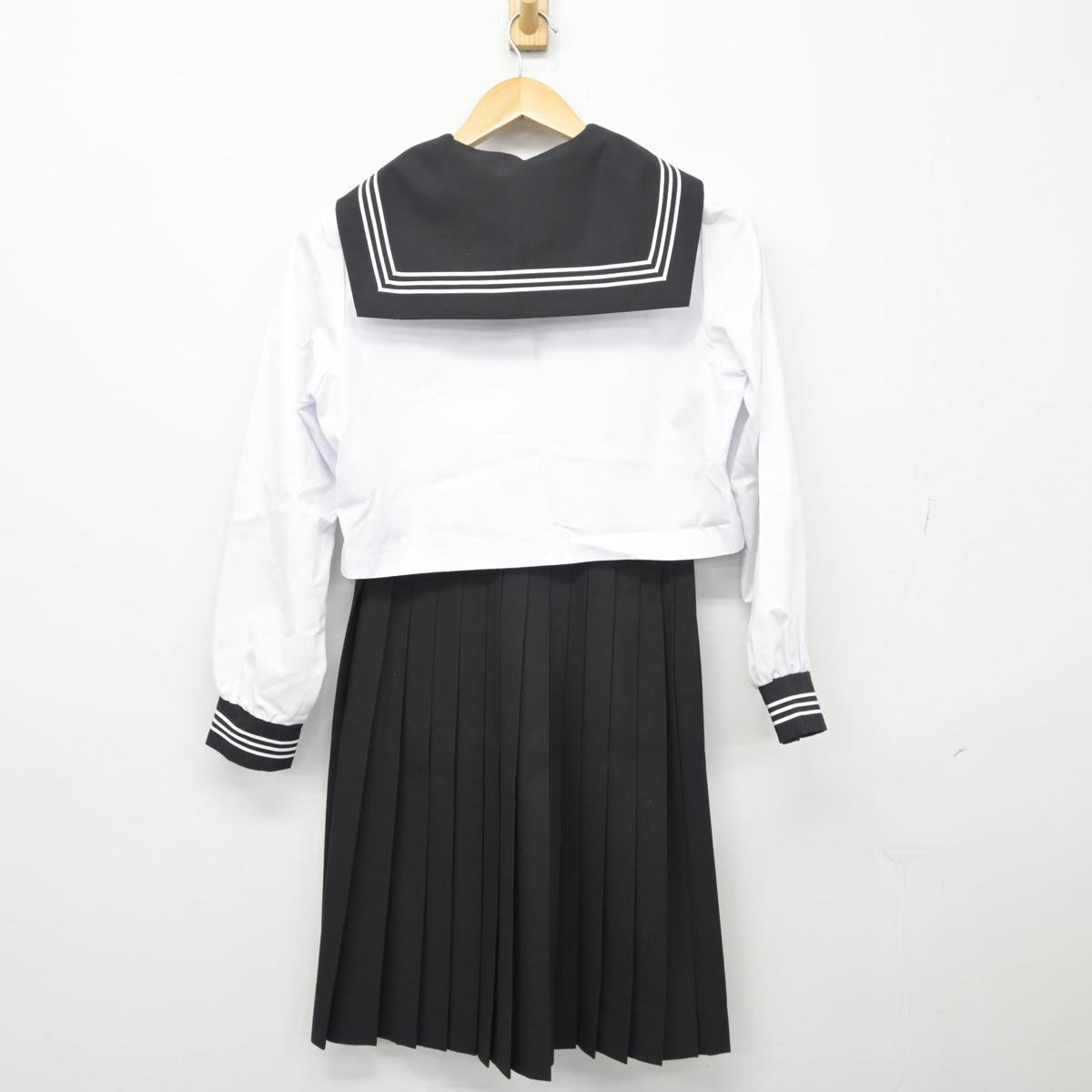 【中古】三重県 松阪高等学校 女子制服 3点（セーラー服・スカート）sf027257