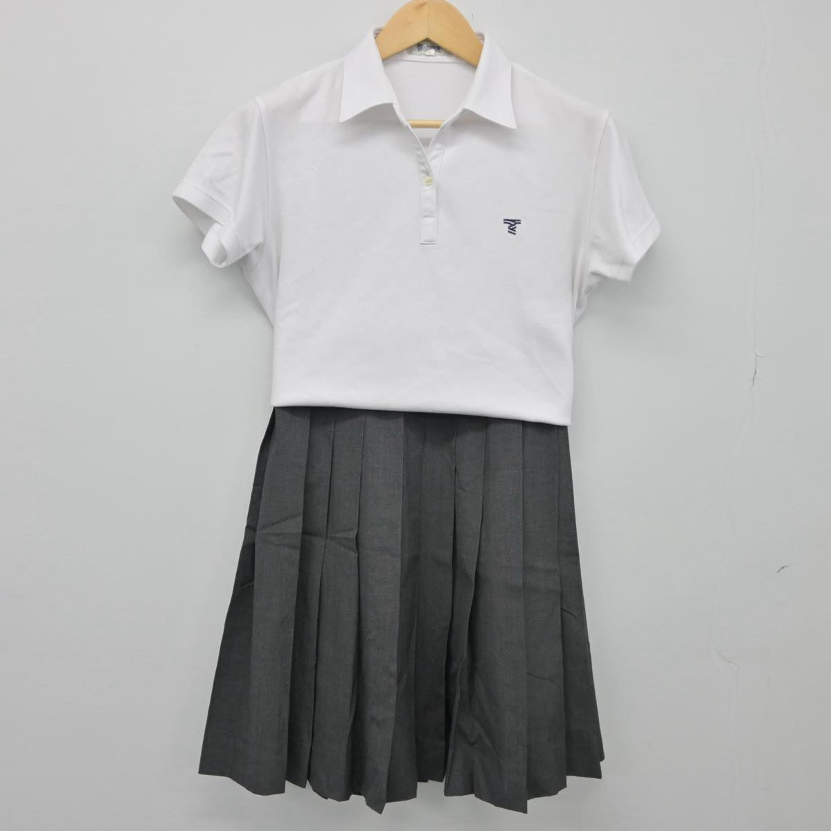 【中古】山形県 東海大学山形高等学校 女子制服 3点（シャツ・スカート）sf027289