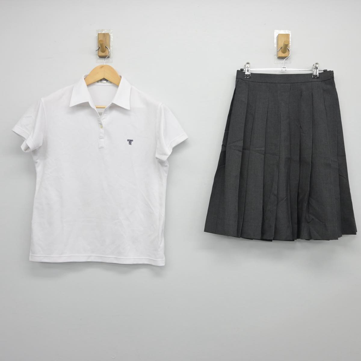 【中古】山形県 東海大学山形高等学校 女子制服 3点（シャツ・スカート）sf027289