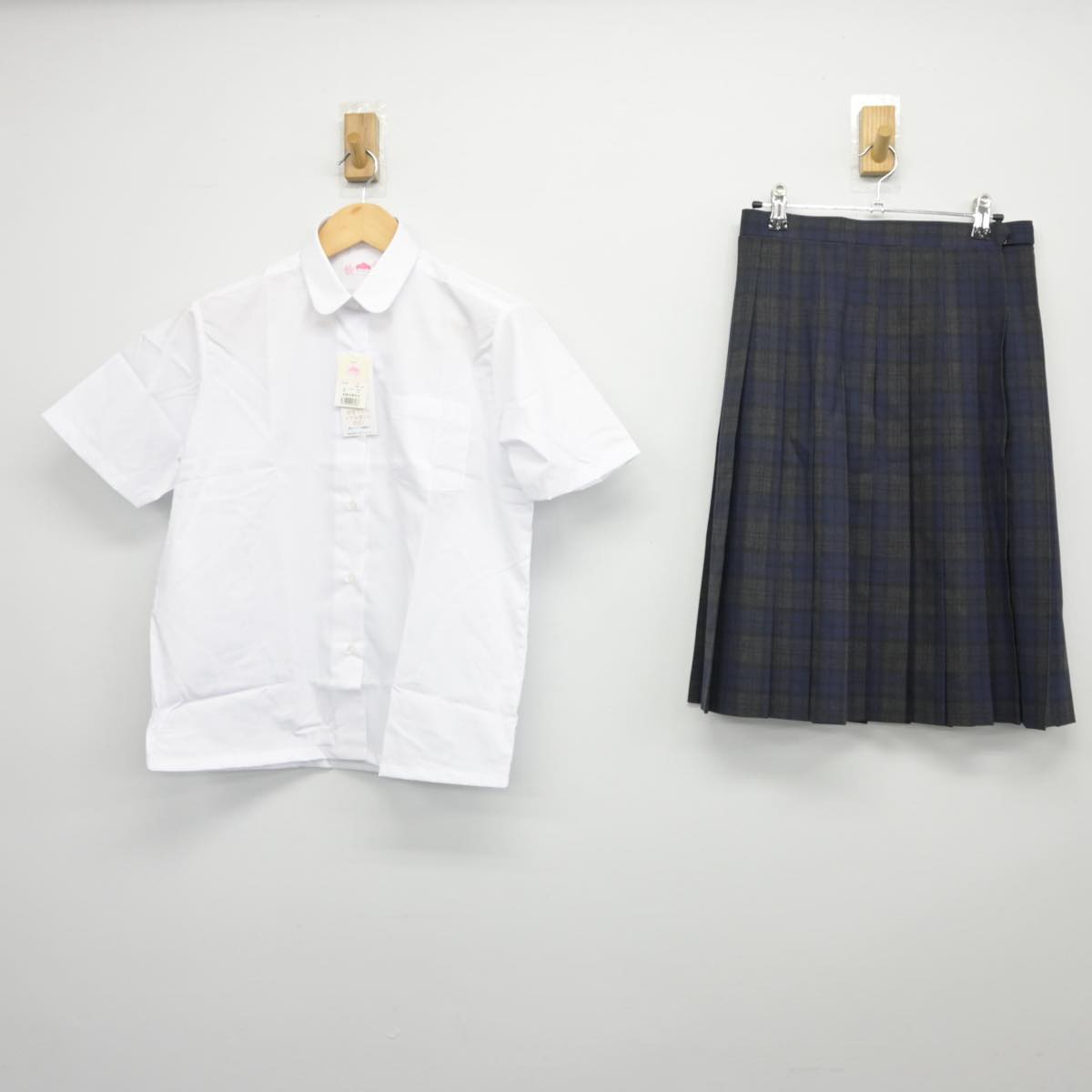 【中古】埼玉県 玉井中学校 女子制服 2点（シャツ・スカート）sf027301