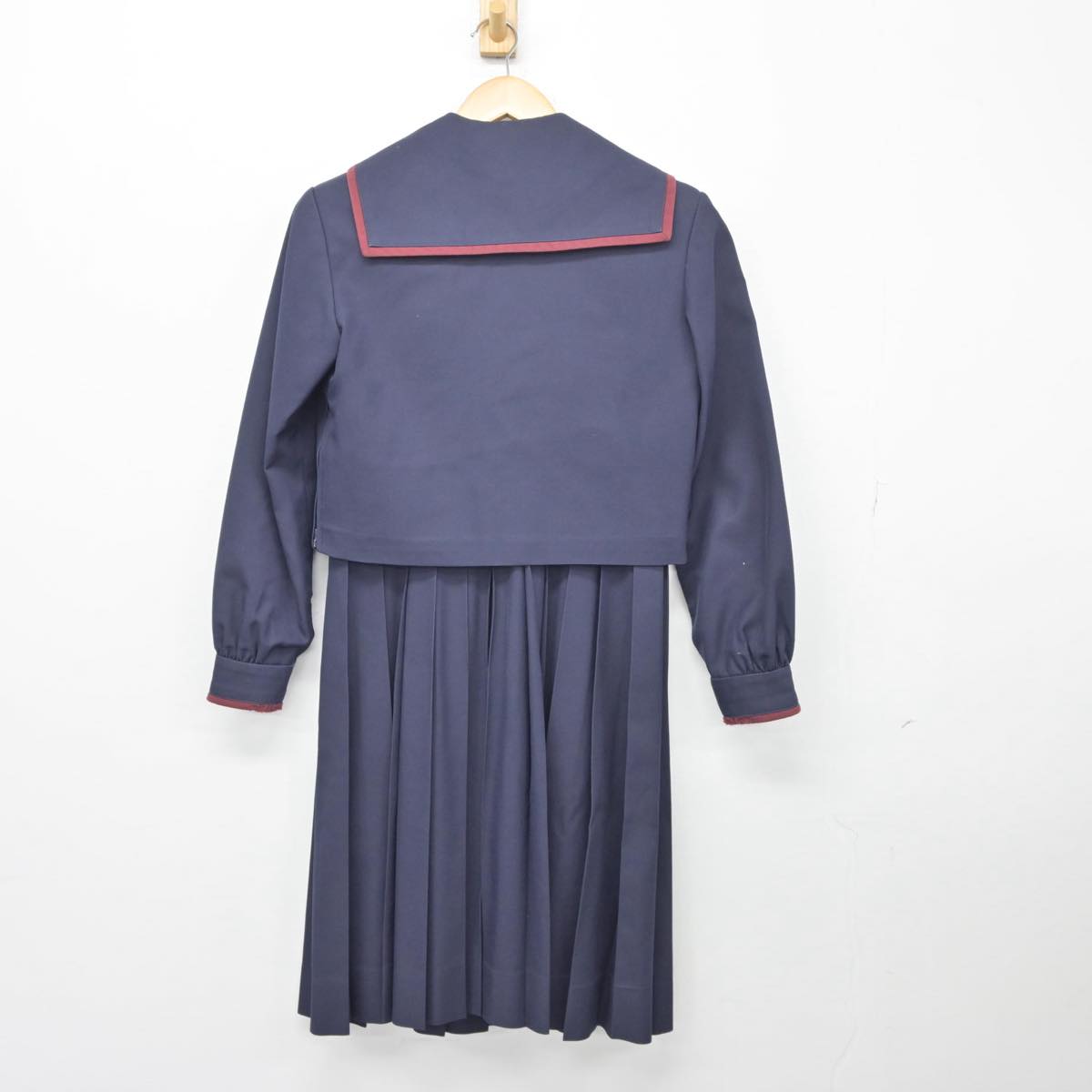 【中古】熊本県 京陵中学校 女子制服 2点（セーラー服・ジャンパースカート）sf027337