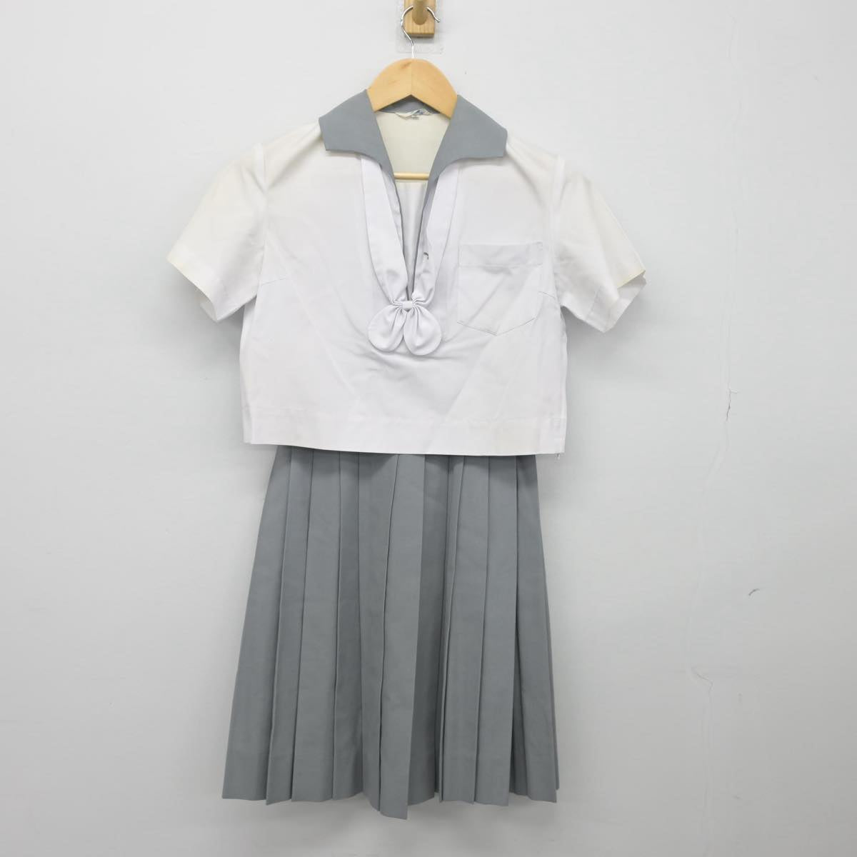 【中古】熊本県 京陵中学校 女子制服 3点（シャツ・スカート）sf027339