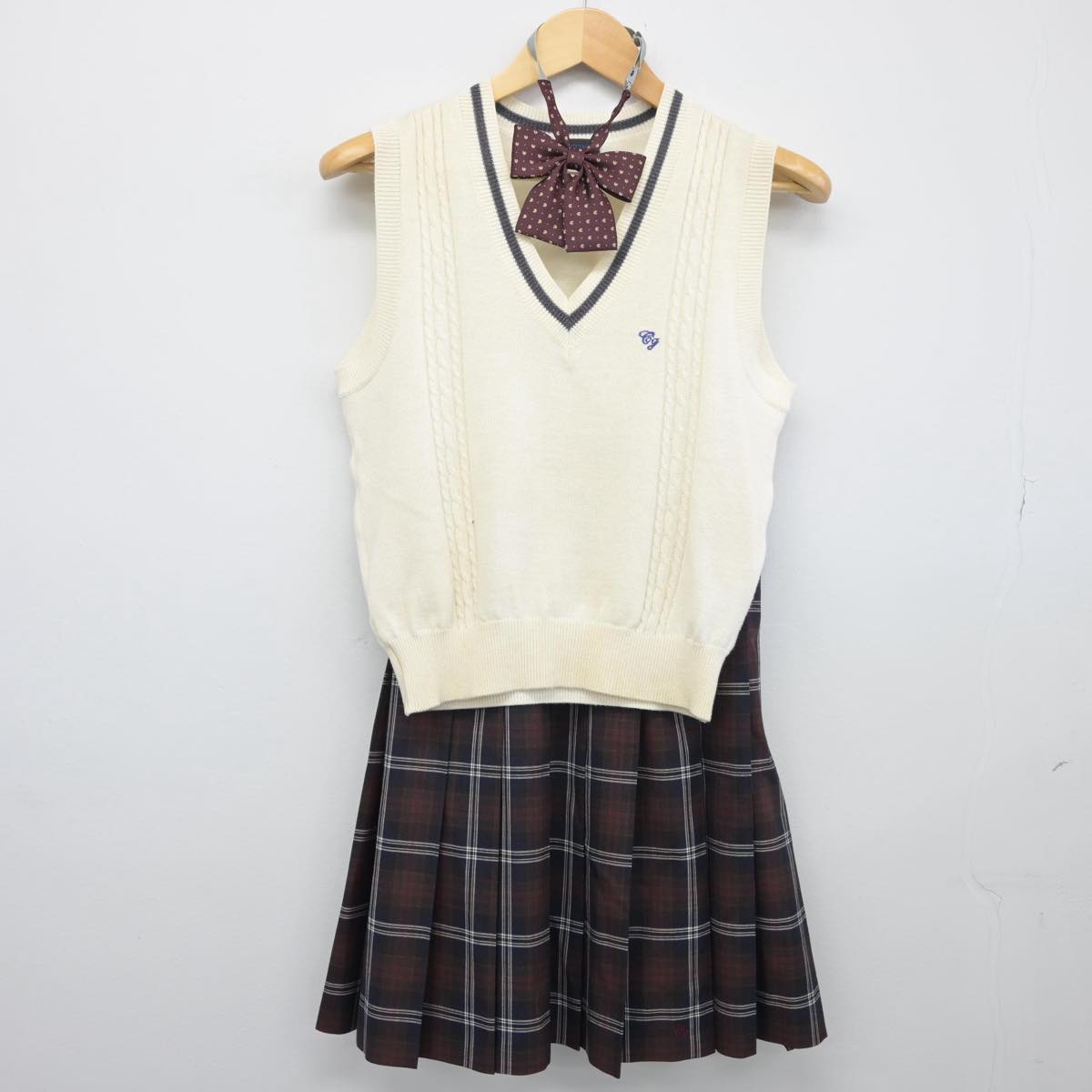 【中古】千葉県 中央学院高等学校 女子制服 4点（ニットベスト・スカート）sf027351