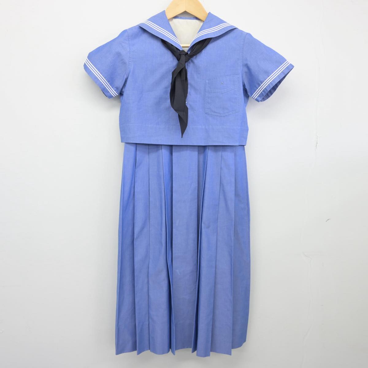 【中古】福岡県 福岡女学院中学校 女子制服 3点（セーラー服・ジャンパースカート）sf027387