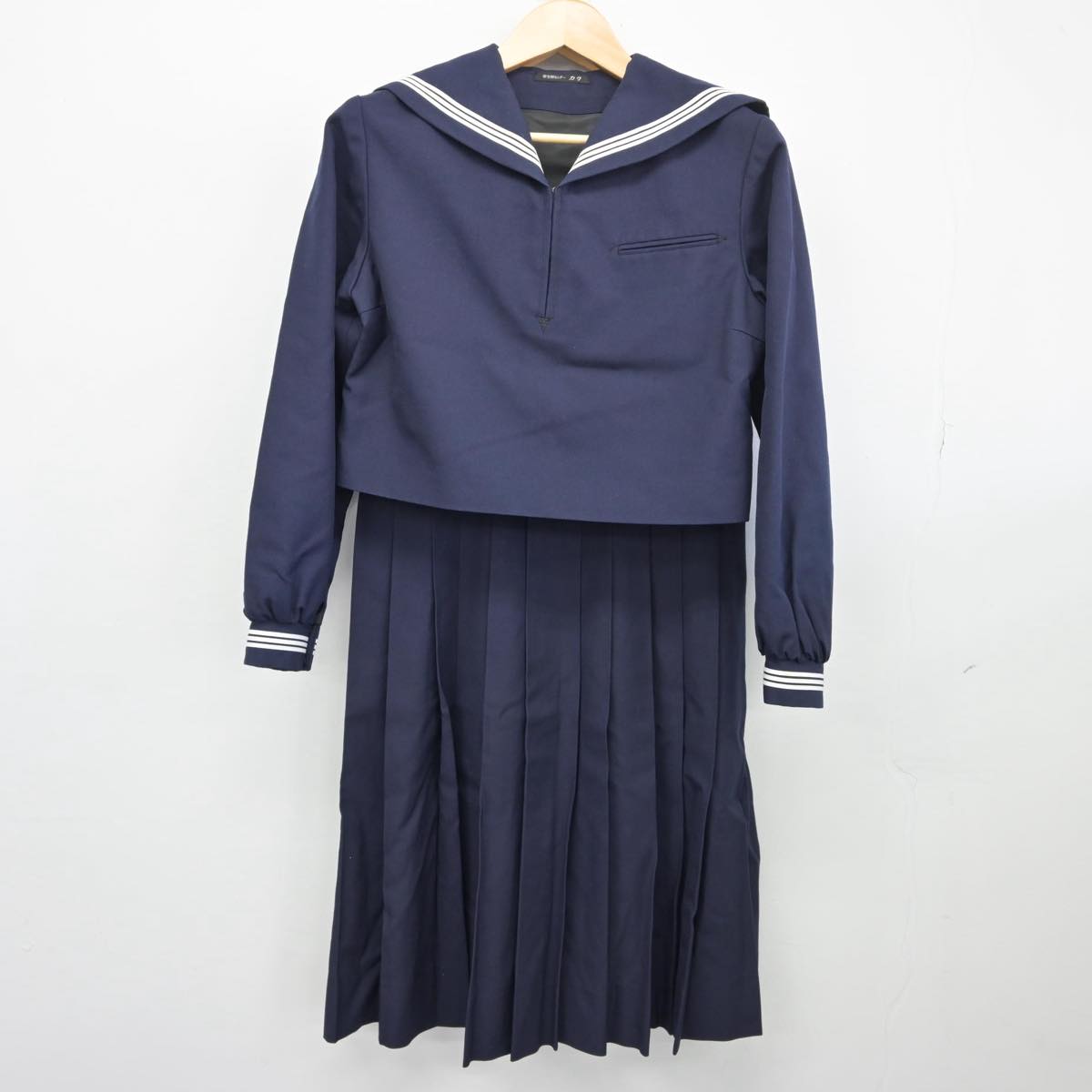 【中古】福岡県 筑紫女学園高等学校 女子制服 2点（セーラー服・ジャンパースカート）sf027392