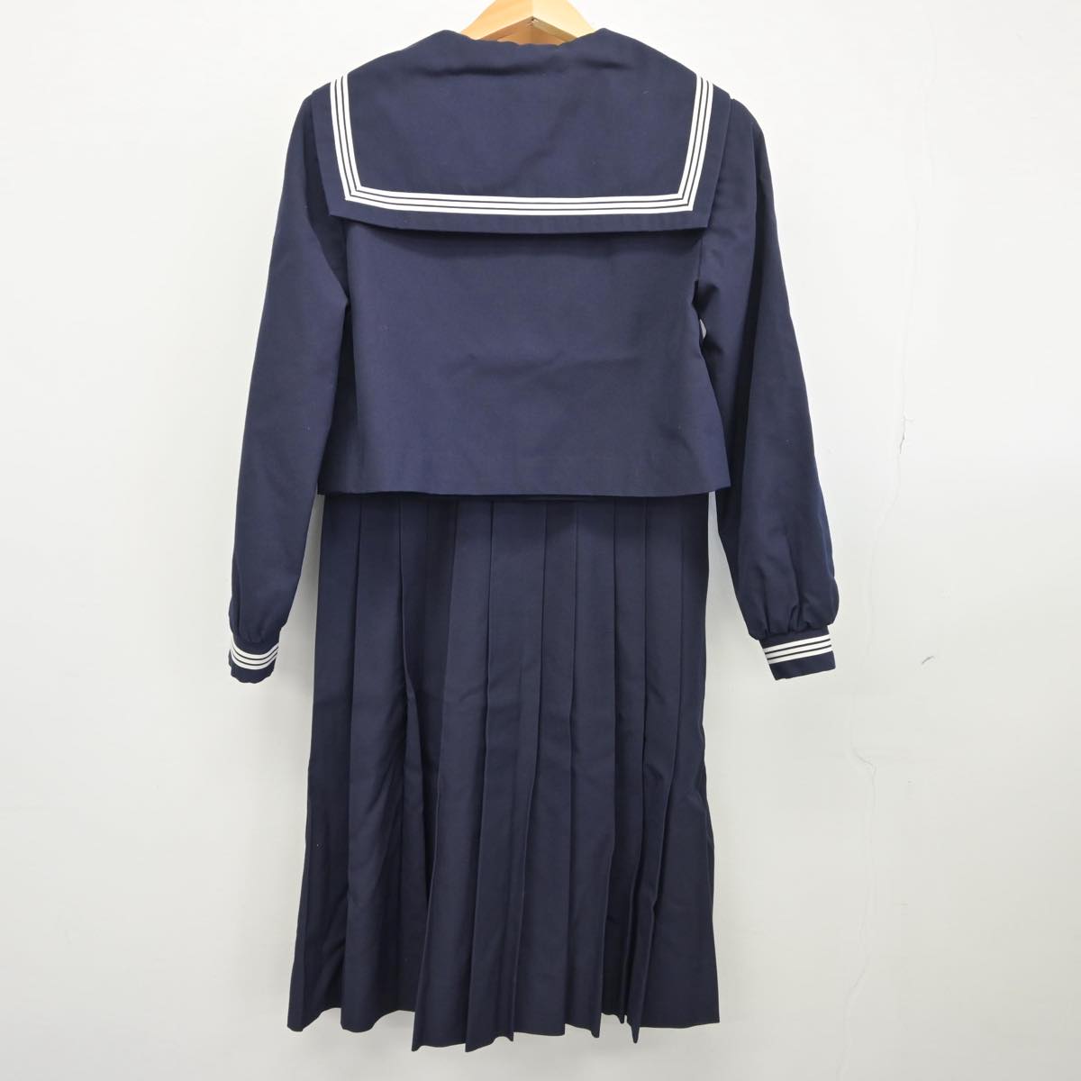 【中古】福岡県 筑紫女学園高等学校 女子制服 2点（セーラー服・ジャンパースカート）sf027392