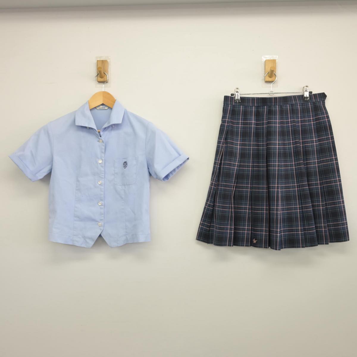 【中古】愛知県 桜丘高等学校 女子制服 3点（シャツ・スカート）sf027405