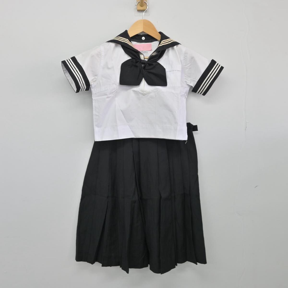 【中古】東京都 富士見中学校 女子制服 3点（セーラー服・スカート）sf027422