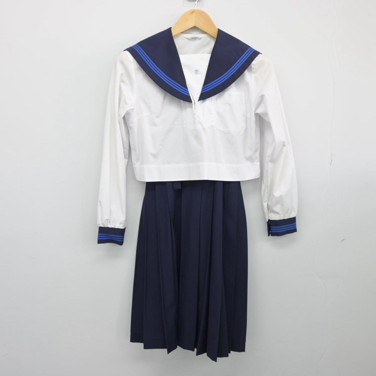 【中古】熊本県 東稜高等学校 女子制服 2点（セーラー服・スカート）sf027428