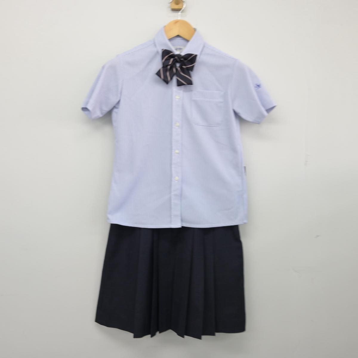 【中古】北海道 北斗高等学校 女子制服 3点（シャツ・スカート）sf027435