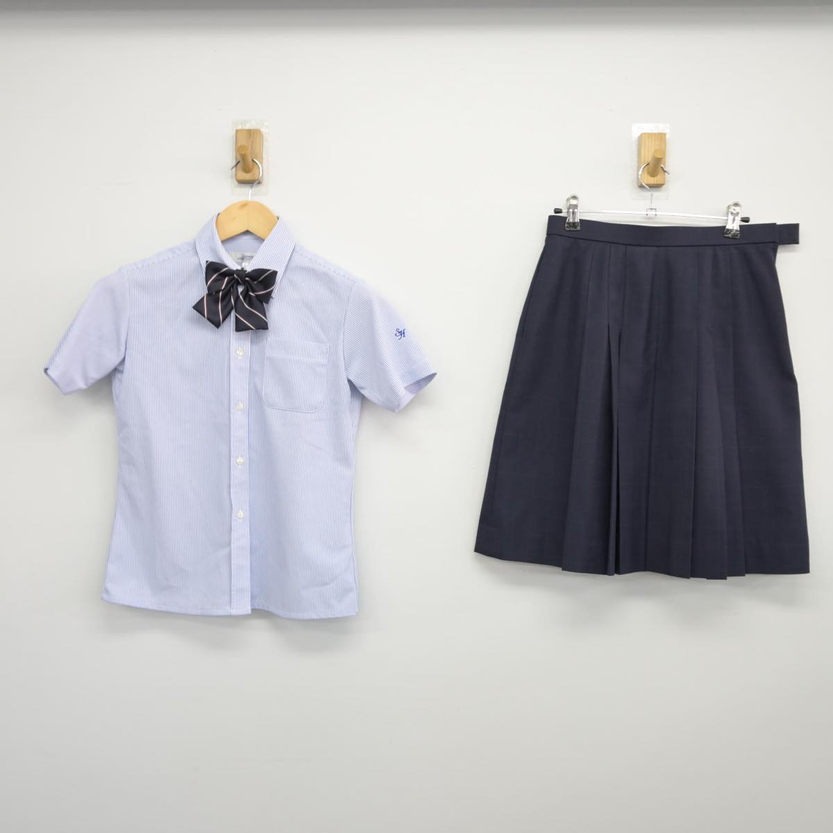 【中古】北海道 北斗高等学校 女子制服 3点（シャツ・スカート）sf027435