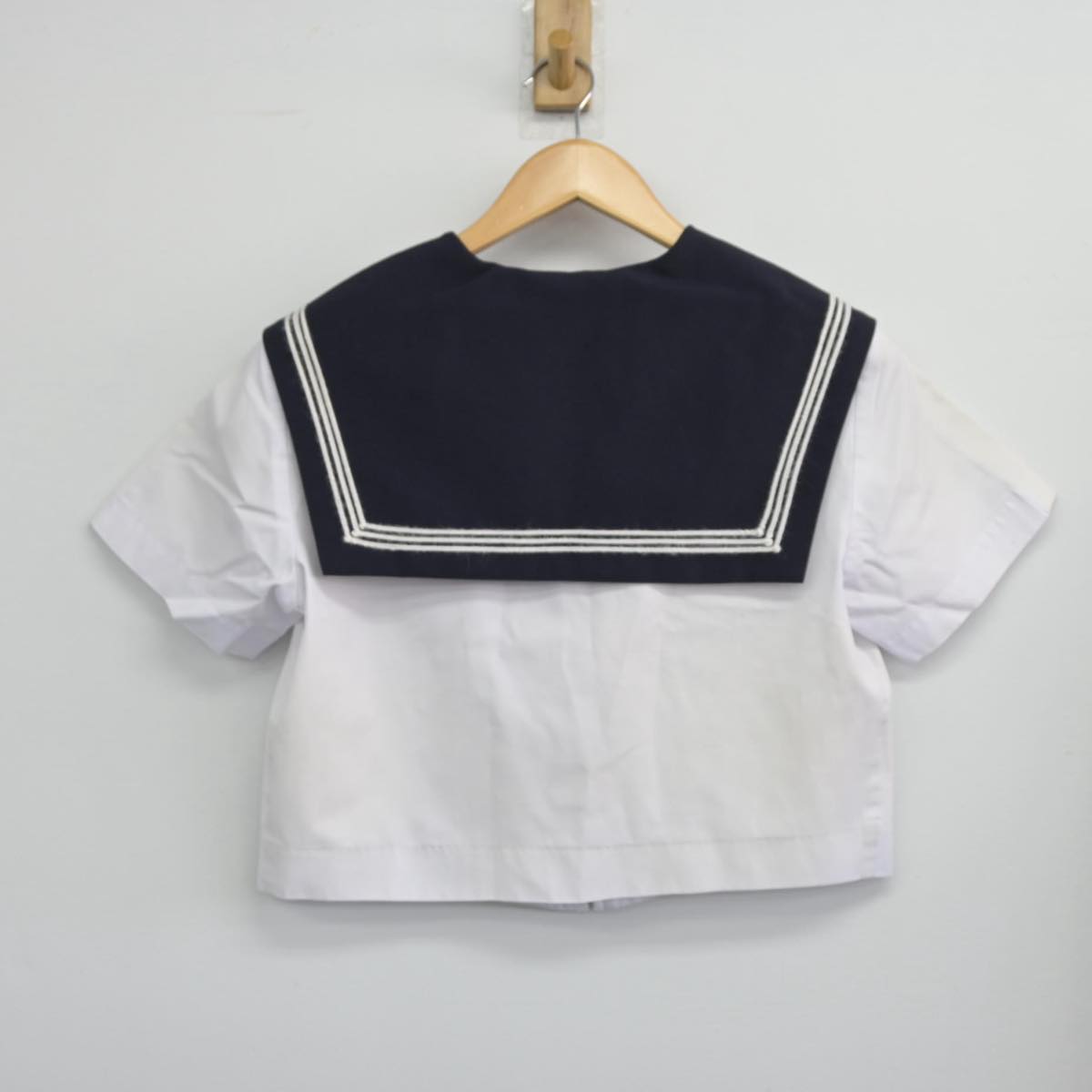 【中古】愛知県 丸の内中学校 女子制服 2点（セーラー服・スカート）sf027488