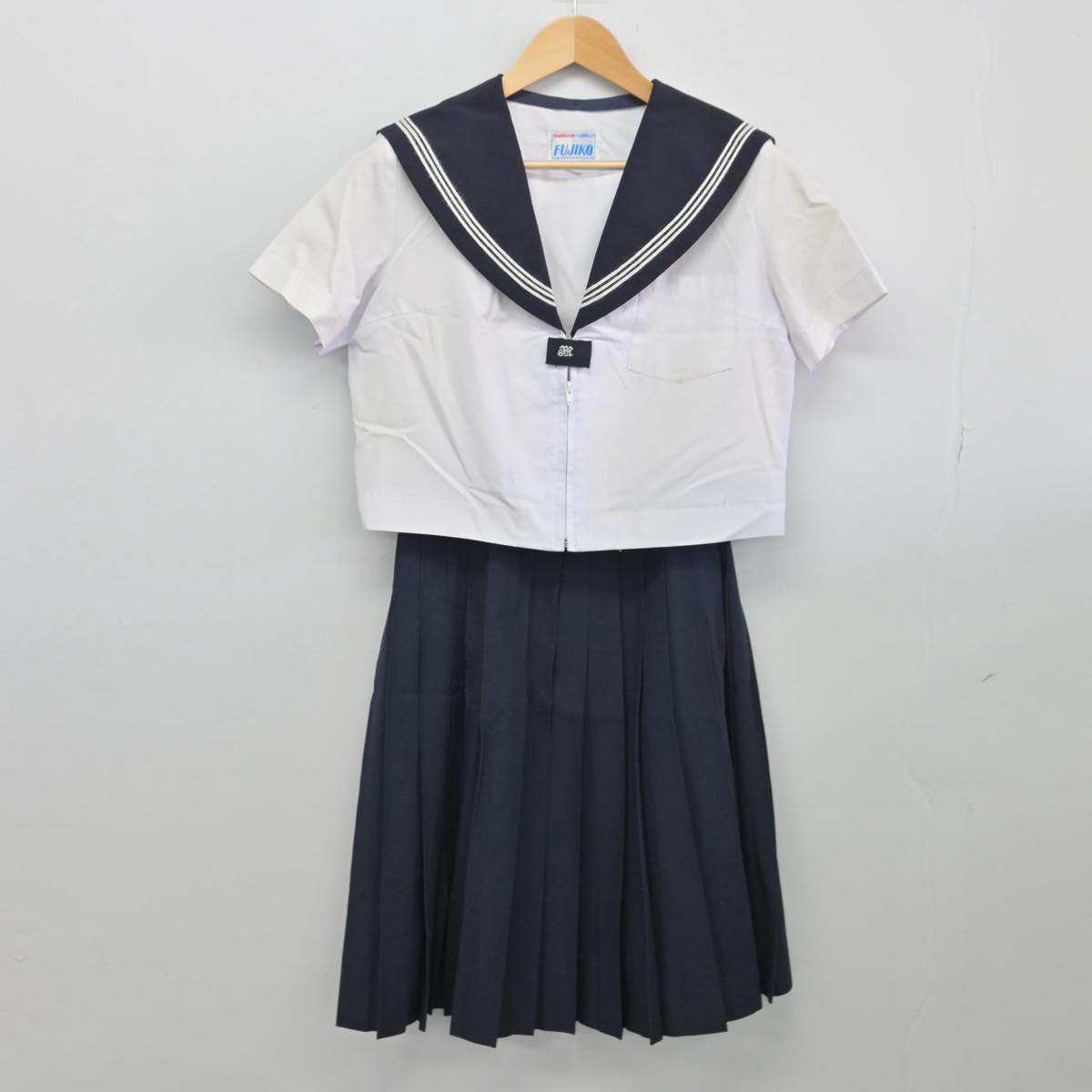 【中古】愛知県 丸の内中学校 女子制服 2点（セーラー服・スカート）sf027489