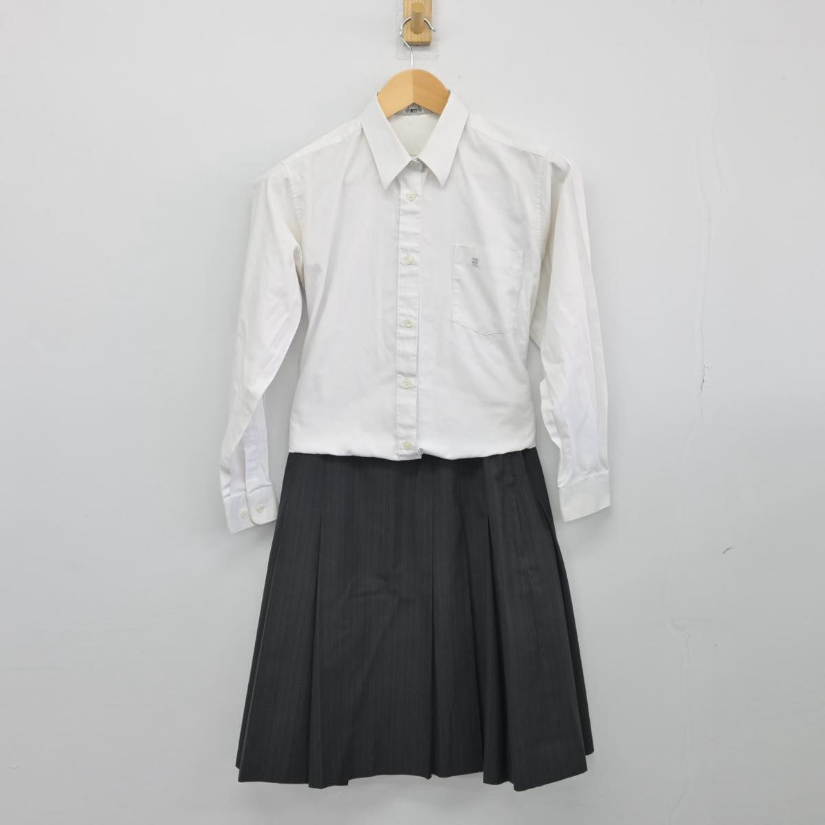 【中古】石川県 金沢商業高等学校 女子制服 2点（シャツ・スカート）sf027490