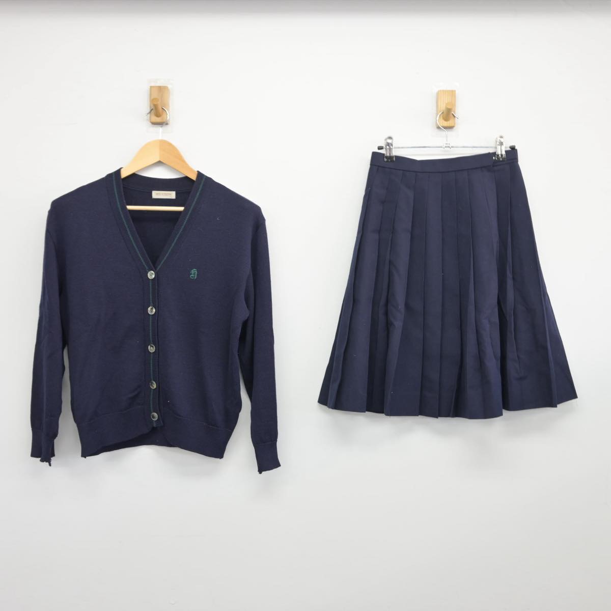 【中古】石川県 野田中学校/旧モデル 女子制服 2点（ニット・スカート）sf027492