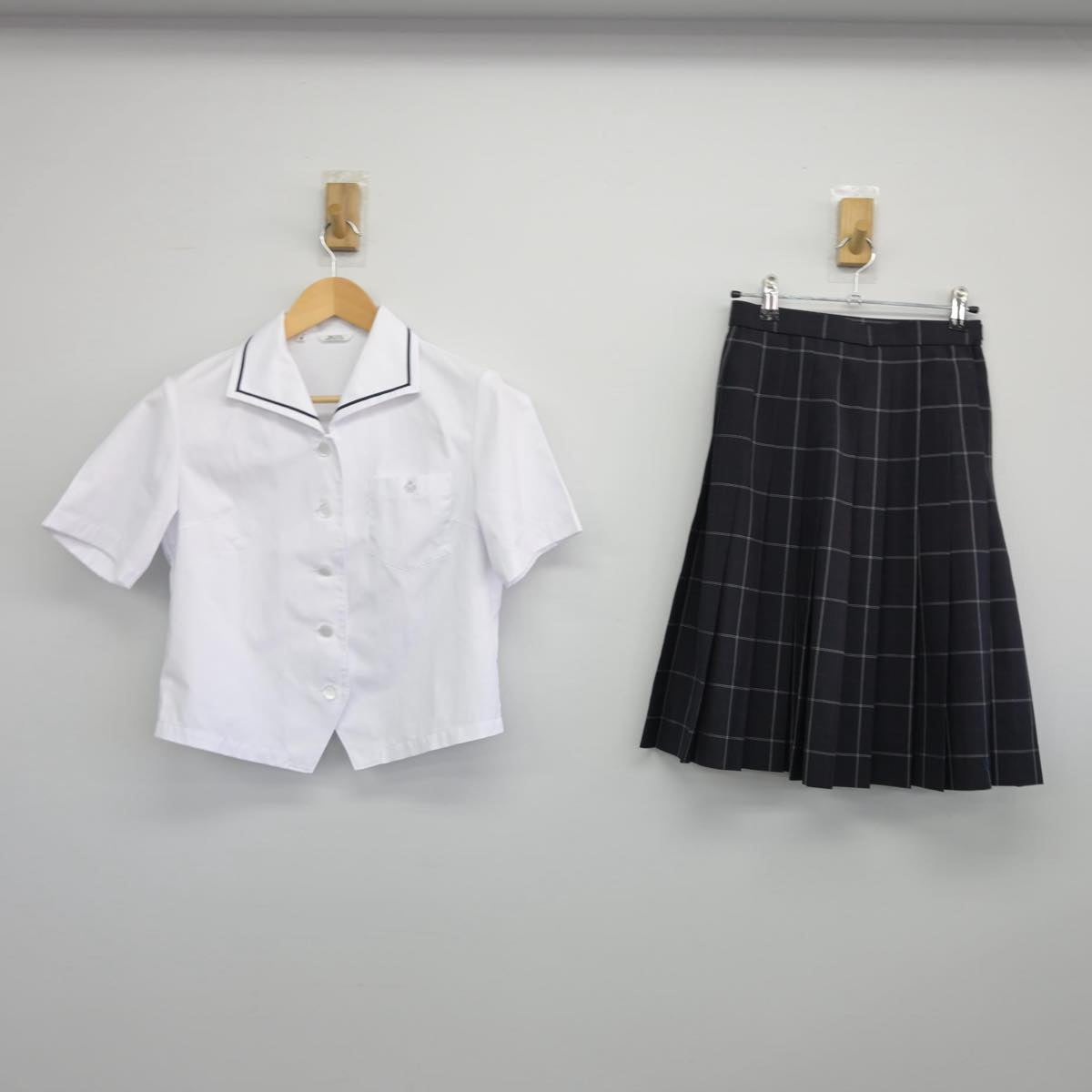 【中古】静岡県 富士見高等学校 女子制服 3点（シャツ・スカート）sf027497