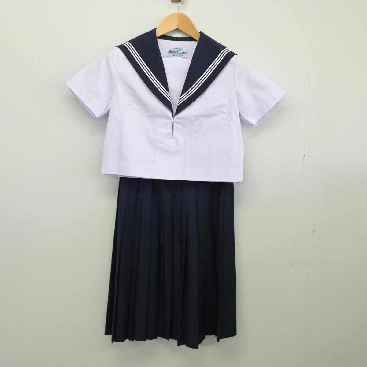 【中古】愛知県 瑞陵高等学校 女子制服 2点（セーラー服・スカート）sf027502